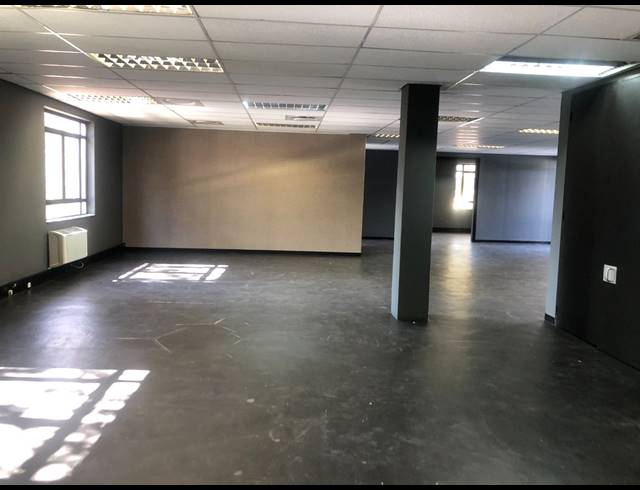 252M² OFFICE TO LET IN HYDE PARK